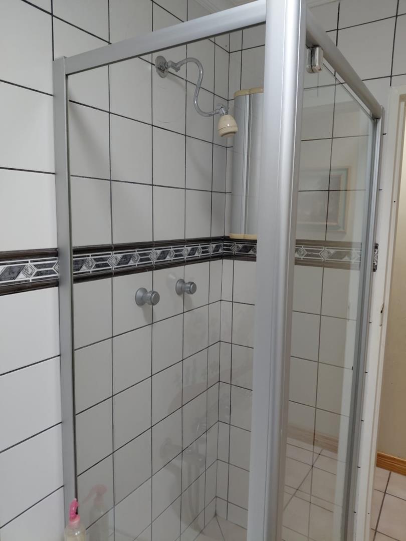 To Let 3 Bedroom Property for Rent in Loevenstein Western Cape